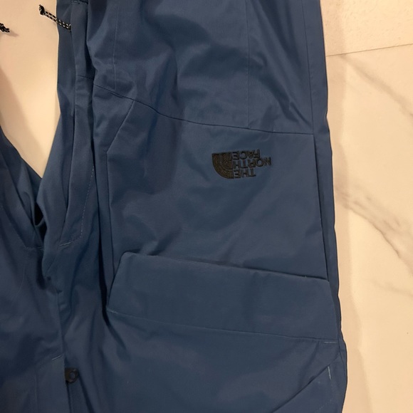 Men’s north face ski or snow board pants - Picture 2 of 3